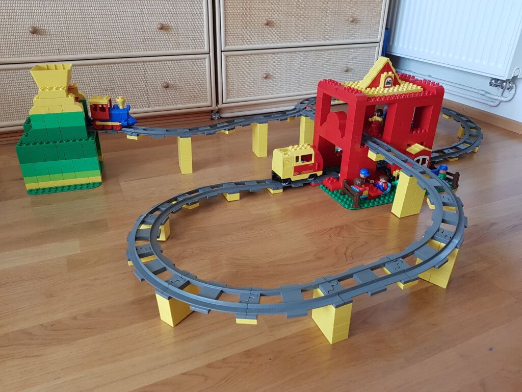 Duplo zweistöckiger Bahnhof