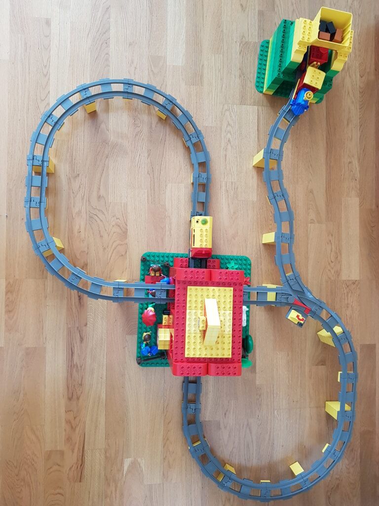 Duplo zweistöckiger Bahnhof