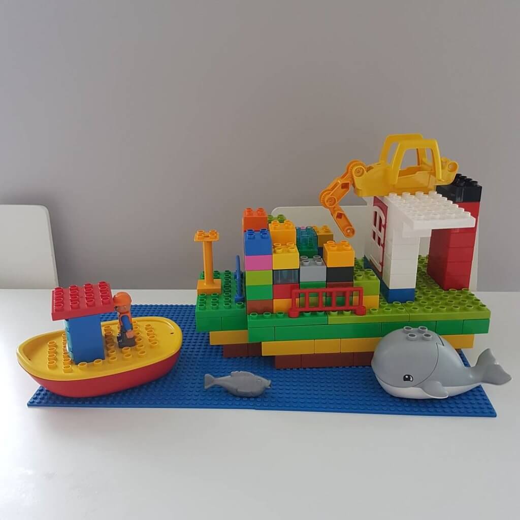 Mummy From The Block: Duplo Containerschiff