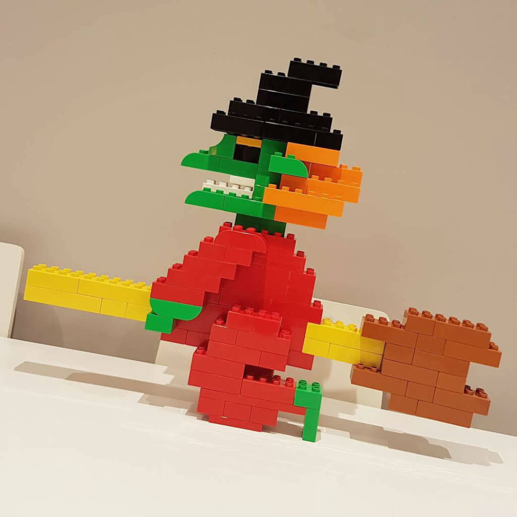 Mummy From The Block: Duplo Hexe