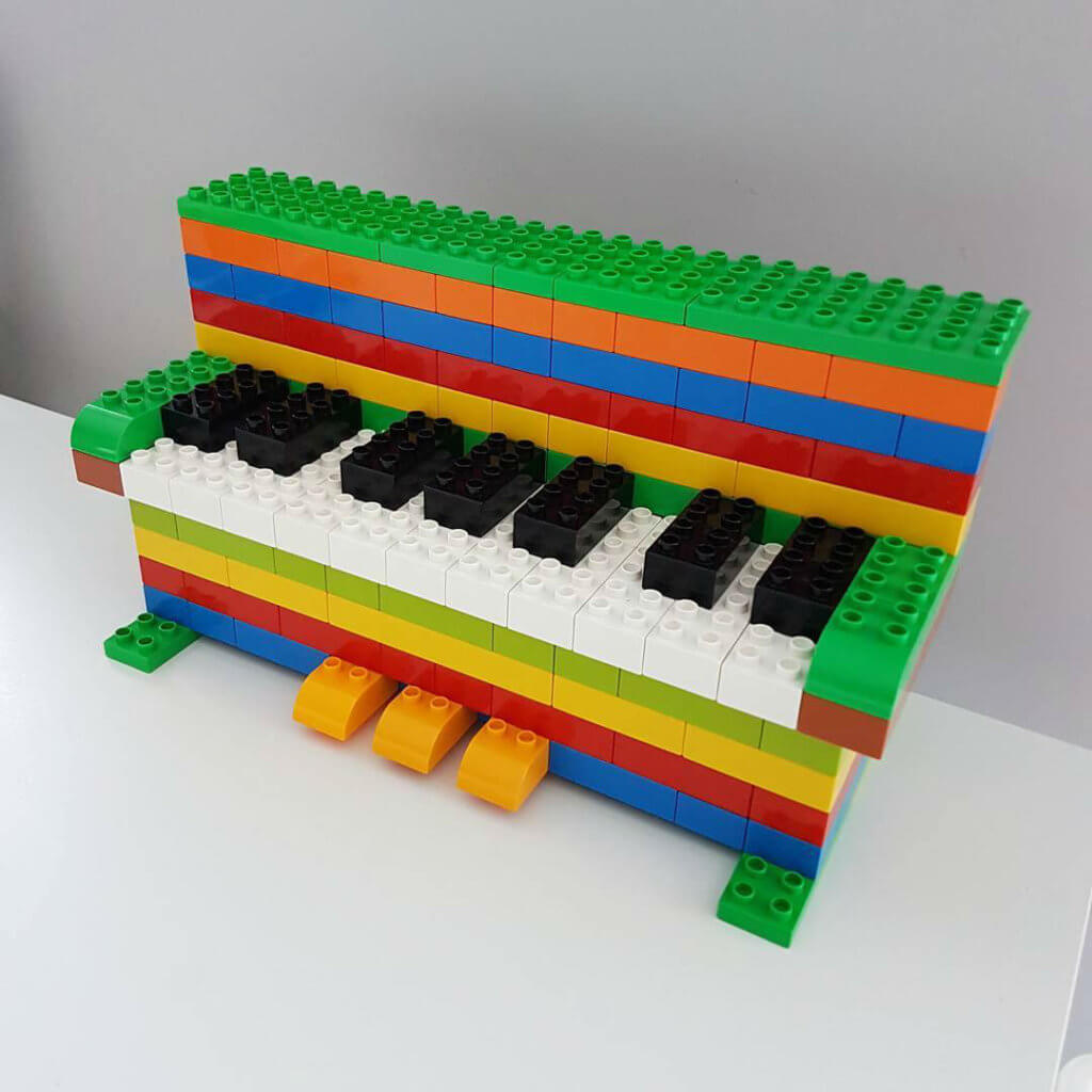 Mummy From The Block: Duplo Klavier